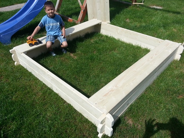 Fa fedeles homokozó, tetős homokozó